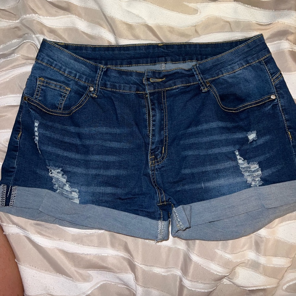 Jean Shorts ripped